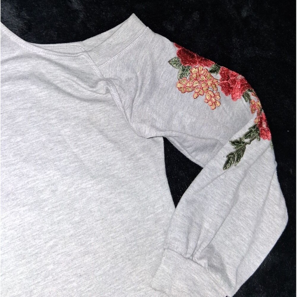 Hummingbird Cold Shoulder Embroidered Flowers Long Sleeve Sweater XS Gray Boho - Picture 5 of 10